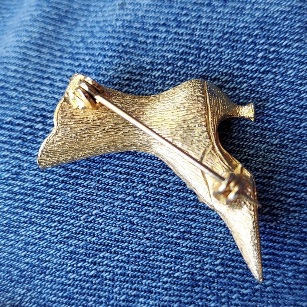Goldtone vintage shoe shaped marked brooch lot - Picture 4 of 5